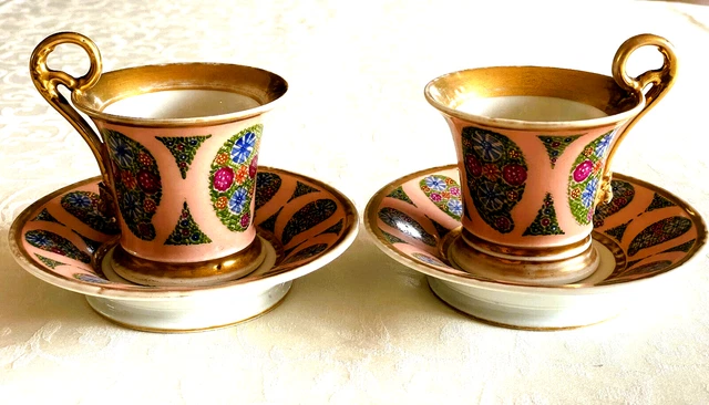 paire de tasses et sous tasses en porcelaine de Paris époque Empire