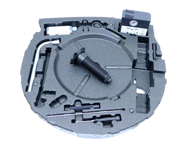 Audi A1 GBA 82A Fente Coffre Outil de bord 82A012109E