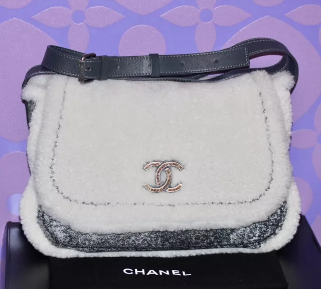 Chanel Shearling Sheepskin Medium 19 - Pink Shoulder Bags