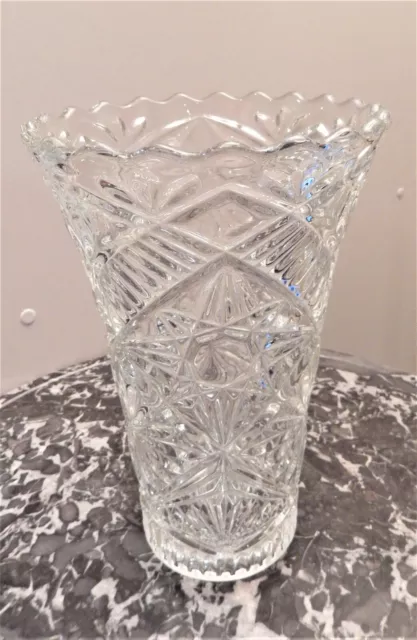 Grand vase en verre moulé / pressé