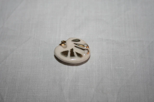 Bouton ancien en céramique en forme de palette de peintre
