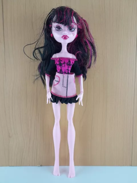 Poupée monster high DRACULAURA scaris mattel 28cm