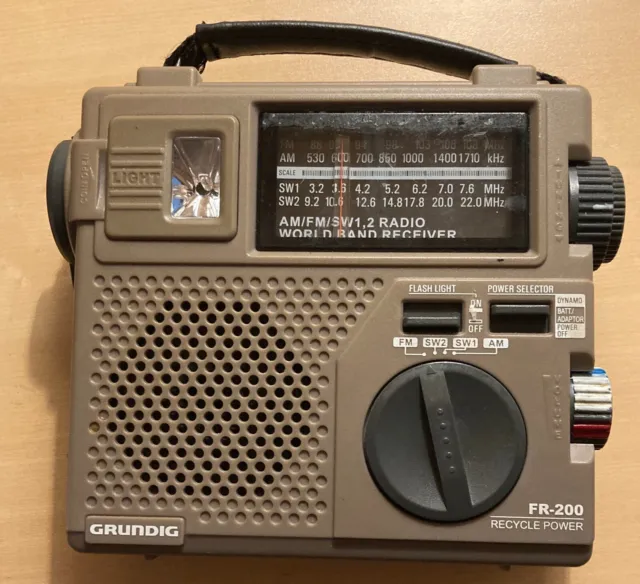 Grundig Recycle Power FR-200 AM/FM/SW1,2 Radio World Band Receiver