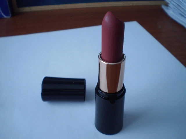 Boots No7 Moisture Drench Lippenstift – Farbe 30 Plum Beautiful, LSF 15, Pflegend