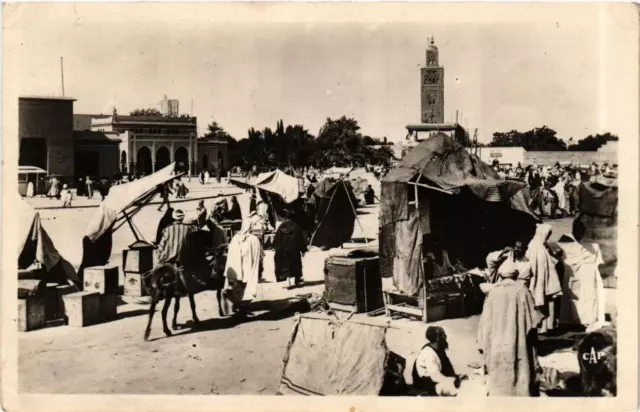 CPA AK MARRAKECH Place Djma el Fna MAROC (689861)