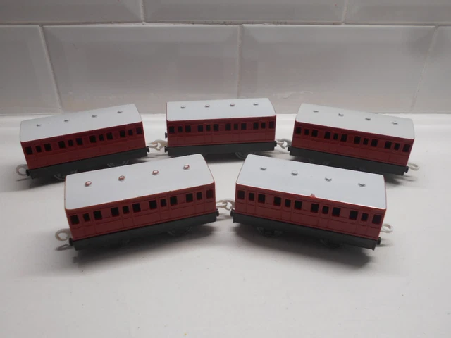 TOMY TRACKMASTER THOMAS the tank engine coaches for Oliver x 5 £20.00 ...