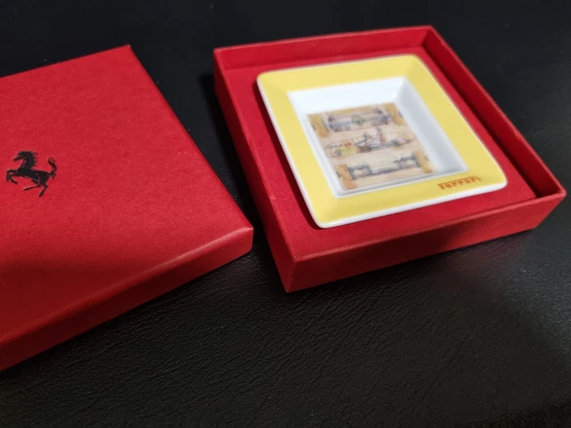 Cendrier Ferrari porcelaine 8x8cm NEUF