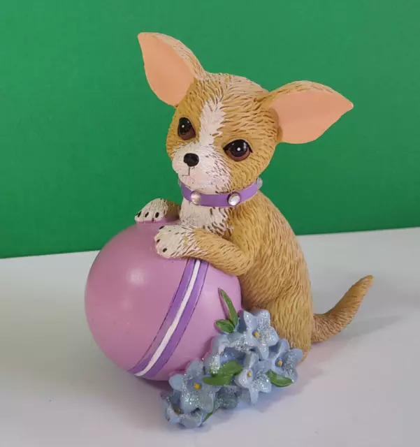 Chihuahua FRIENDS ALWAYS CARE Pretty in Purple Collection Figurine