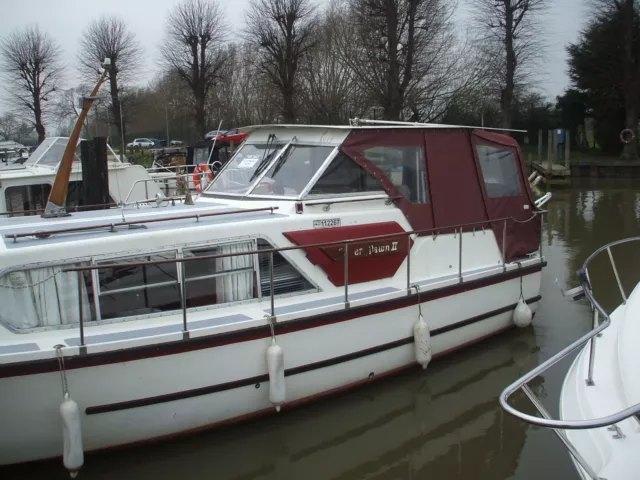 motor boat cabin cruiser