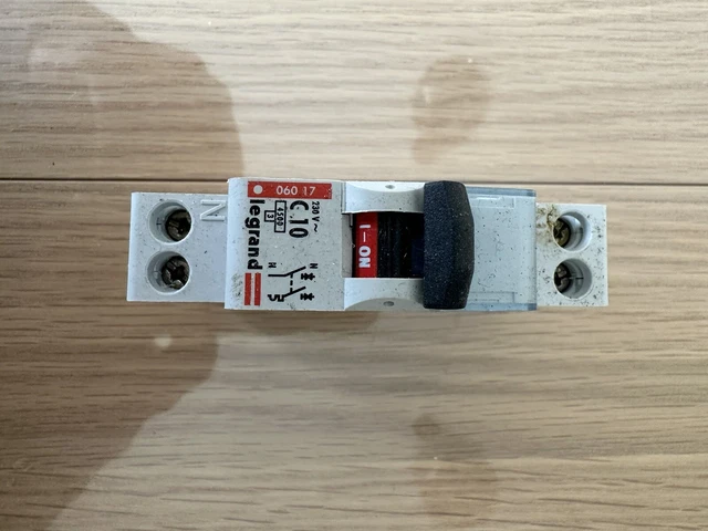 DISJONCTEUR LEGRAND DNX 4500 - VIS - UNI+N - 230 V~ - 10 A - COURBE C Réf 06017.