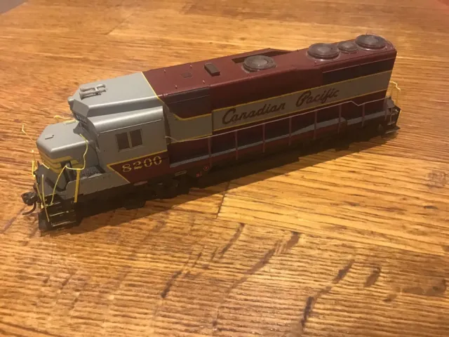 WALTHERS HO SCALE GP30 Diesel Locomotive Canadian Pacific Tested DCC ...