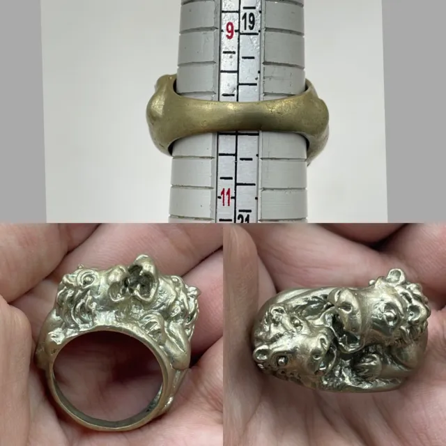 Stunning Antique Near Eastern Old Bronze Unique Ring With 2 Lion Heads On Top