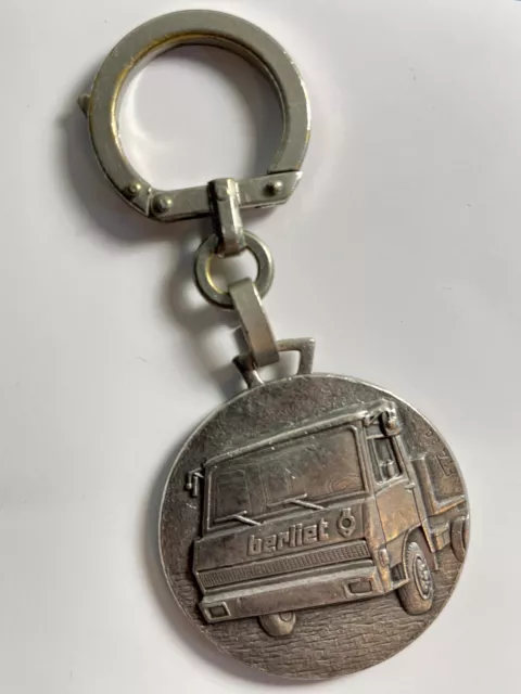 Porte-Clés Key ring Augis CAMION BERLIET Old Keychain