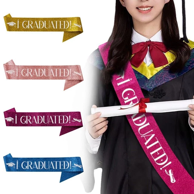 Festa di laurea foto oggetti di scena laureato spalla cinghia nastri laureati