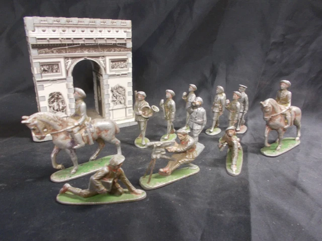 Figurine Ancienne Pompier En Composition Plâtre Et Farine - Style Quiralu, Occasion