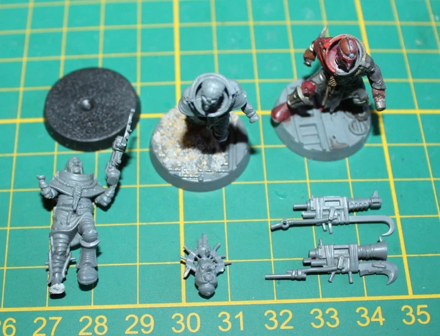warhammer Necromunda House Cawdor 3 figurines incomplètes + 3 pièces