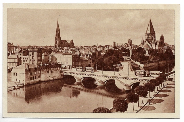 CPA " METZ - Vue sur la Moselle et le Moyen Pont