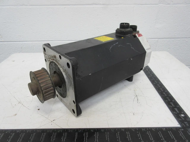 Fanuc 20S A06B-0502-B004 C953A4255 AC Servo Motor 146 V 3 Phase 8 Pole 2000 RPM