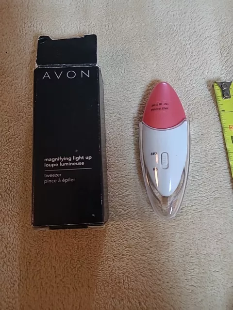 Avon Magnifting Light Up Tweezers