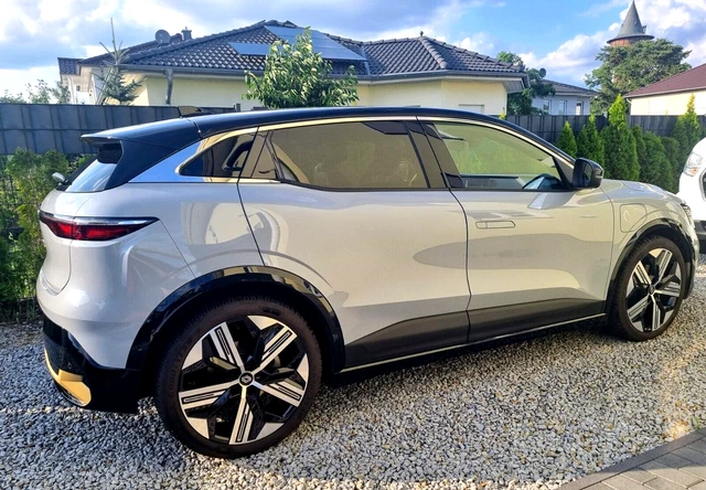 Neuwertiger Renault megane e-tech 12/ 2022 ev60 mit Garantie