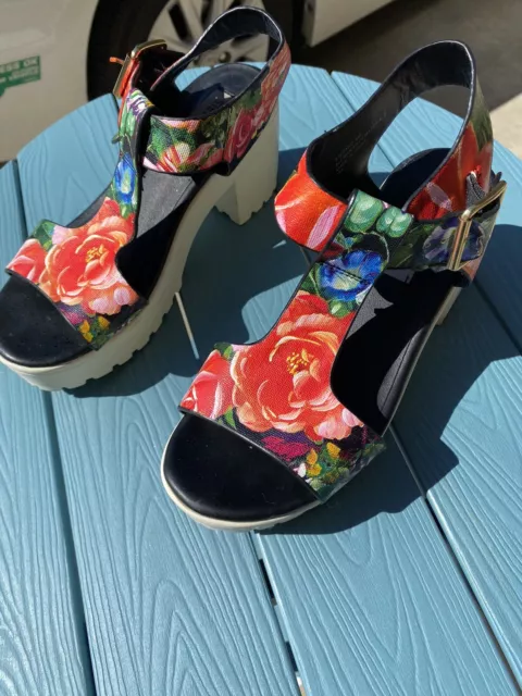 Steve Madden Floral Platform Sandals Size 6