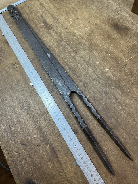 Vieux Compas D'atelier N°302 – Outil Ancien En Acier Du 19e Pour Intérieurs Et Décors