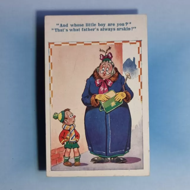 Comic Postkarte C1930 alte Dame Pelzmuff Donald McGill, dessen kleiner Junge du bist