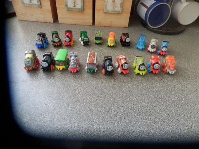 THOMAS THE TANK Engine & Friends Minis Trains Bundle of 20 Trains Set 8 ...