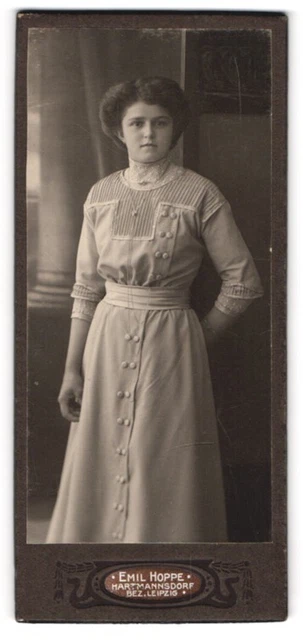 Fotografie Emil Hoppe, Hartmannsdorf Bezirk Leipzig, bürgerliche Dame im weißen