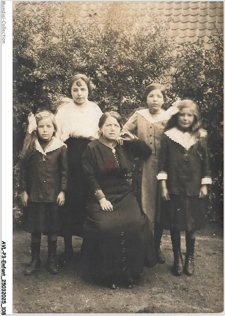 Lot De 19 Photos Anciennes Années 20-30 - Portraits Mère Et Enfant, Format 4x4 Cm, Noir Et Blanc