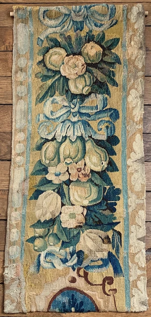 GRAND FRAGMENT BORDURE DE TAPISSERIE AUBUSSON / BEAUVAIS FIN XVIIe / DÉBUT XVIII