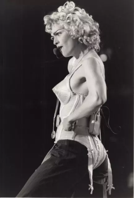 London 1990 MADONNA Look Iconique Bustier JEAN PAUL GAULTIER Photo Vintage