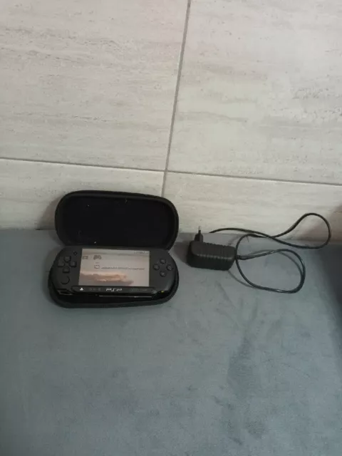 Sony PSP-E1004 Street Console de Jeu Portable - Noire