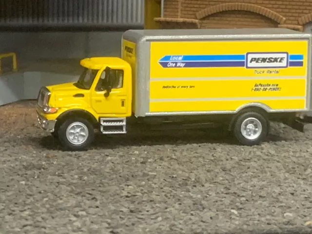1 87 HO SCALE Die Cast International Box Truck