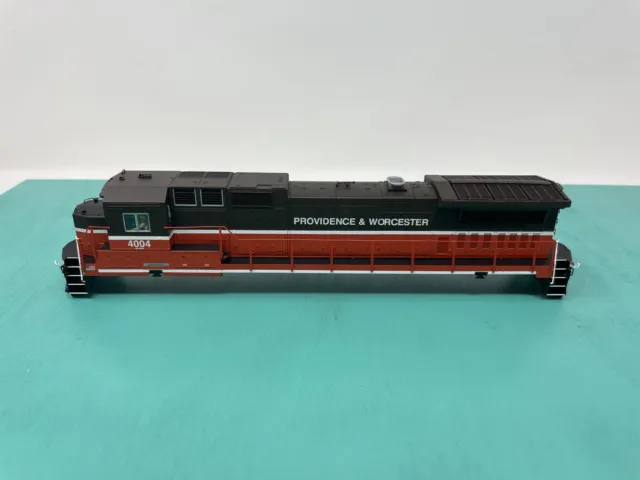 Atlas HO - Dash8-40B - Shell Only - Providence And Worcester No Hand Rails 2
