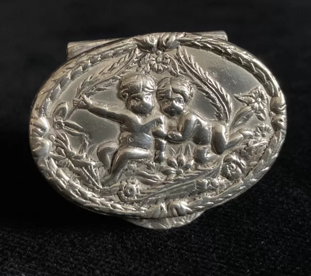 Antike Jugendstil Pillendose 800 Silber mit Putto Putten floral verziert