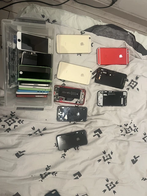 Lot D'iPhone X HS Pour Pièces : écran Cassé, Bloqué ICloud, Etc. - Modèle 64Go Argenté