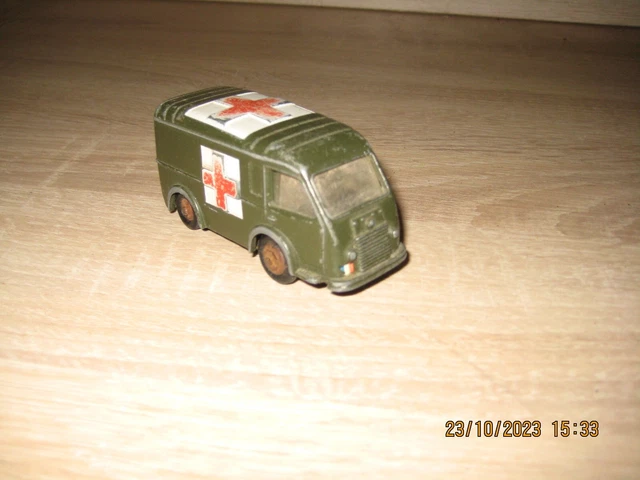 MILITAIRE ARMÉE DINKY toys 80F camion renault ambulance epave piece restauration EUR 5,00