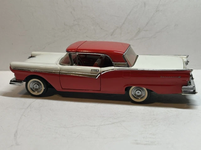 Franklin Mint 1957 Ford Fairlane 500 Skyliner 1/24 Die Cast Retractable Hardtop
