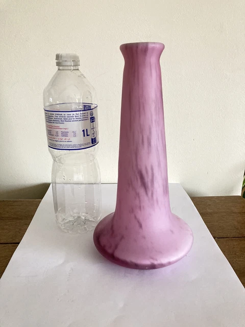 Vase verre moulé ancien - France