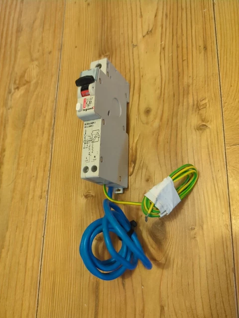 Produktbild von LEGRAND RCBO 32 A – Charakteristik C, 10 KA, 30 MA, Typ AC, 1-polig, Modell 6064 14