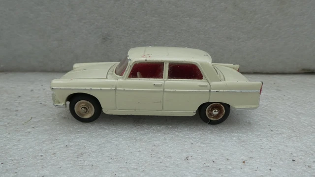 Dinky Toys France Ref 553 Peugeot 404 Berline Blanc Tres Bon Etat D Origine