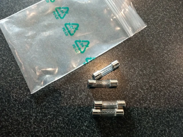 4x Fusibles rapides verre F10A 250V 5x20mm