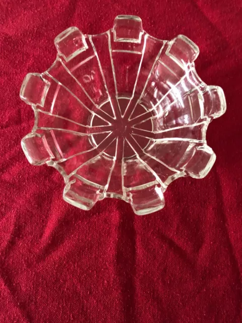 Vintage Depression glass dish (12cms from side to side)