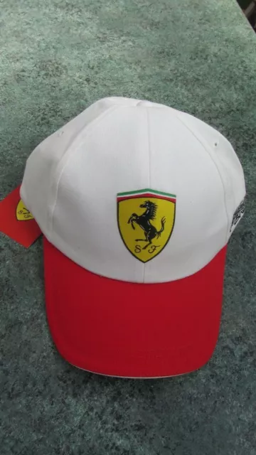 Acheter Casquette Ferrari F1 GP Brésil. Disponible dans blanc, unisexe