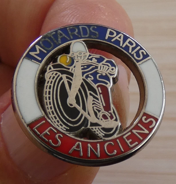 Un insigne pin's militaire GENDARMERIE MOTARD militaria