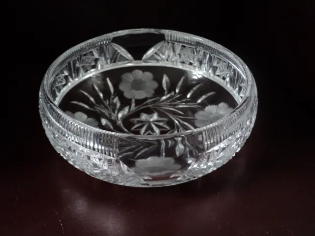 Amazing Brilliant Cut Glass Bowl Crystal Daisy/8 Point Stars Clear Smooth Rim 7"