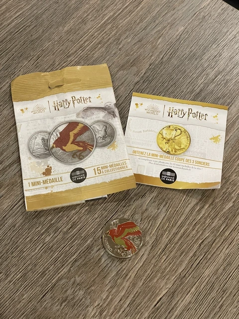 Pin's Officiel Harry Potter Fumseck - Phénix De Dumbledore, Finition Dorée, 3 X 4 Cm, Licence Warner Bros
