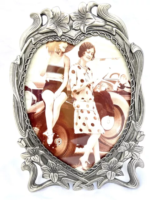 Heart Shaped Photo Frame w/Flowers. Holds a Photo 6.5"x4.5" aprox. #466
