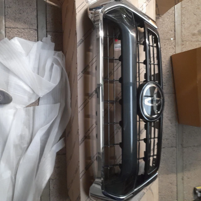Radiator grille for Toyota Hilux GGN125L - Genuine parts